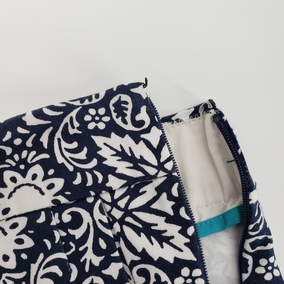 j. Crew Factory Black and White Floral Printed Shorts - Picture 6 of 8